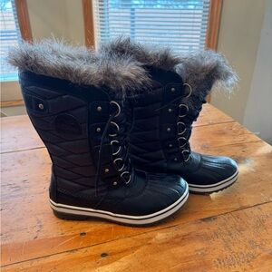 'Tofino II' Faux Fur Lined
Waterproof Boot-Brand New